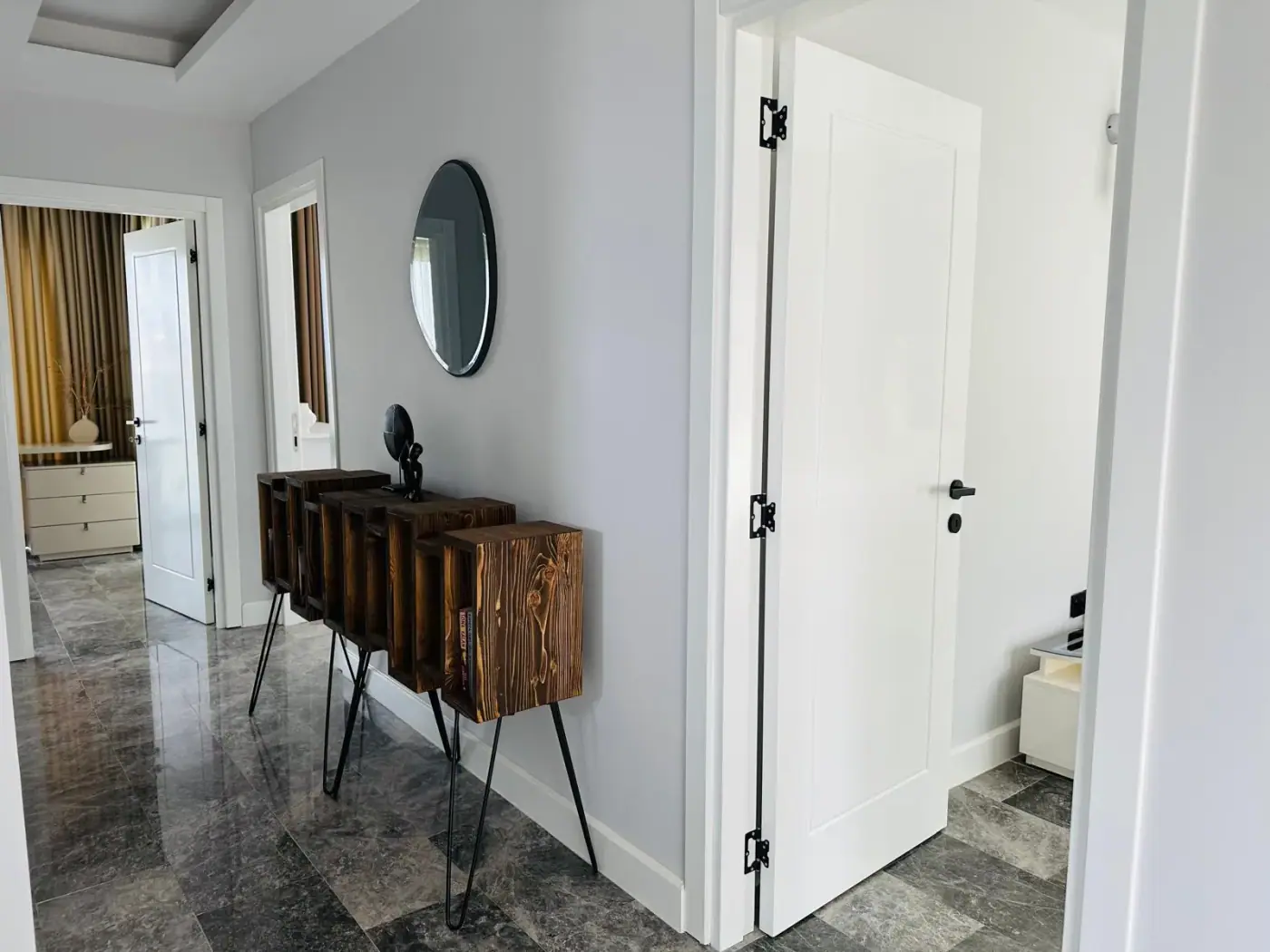 Home 1 · photo
