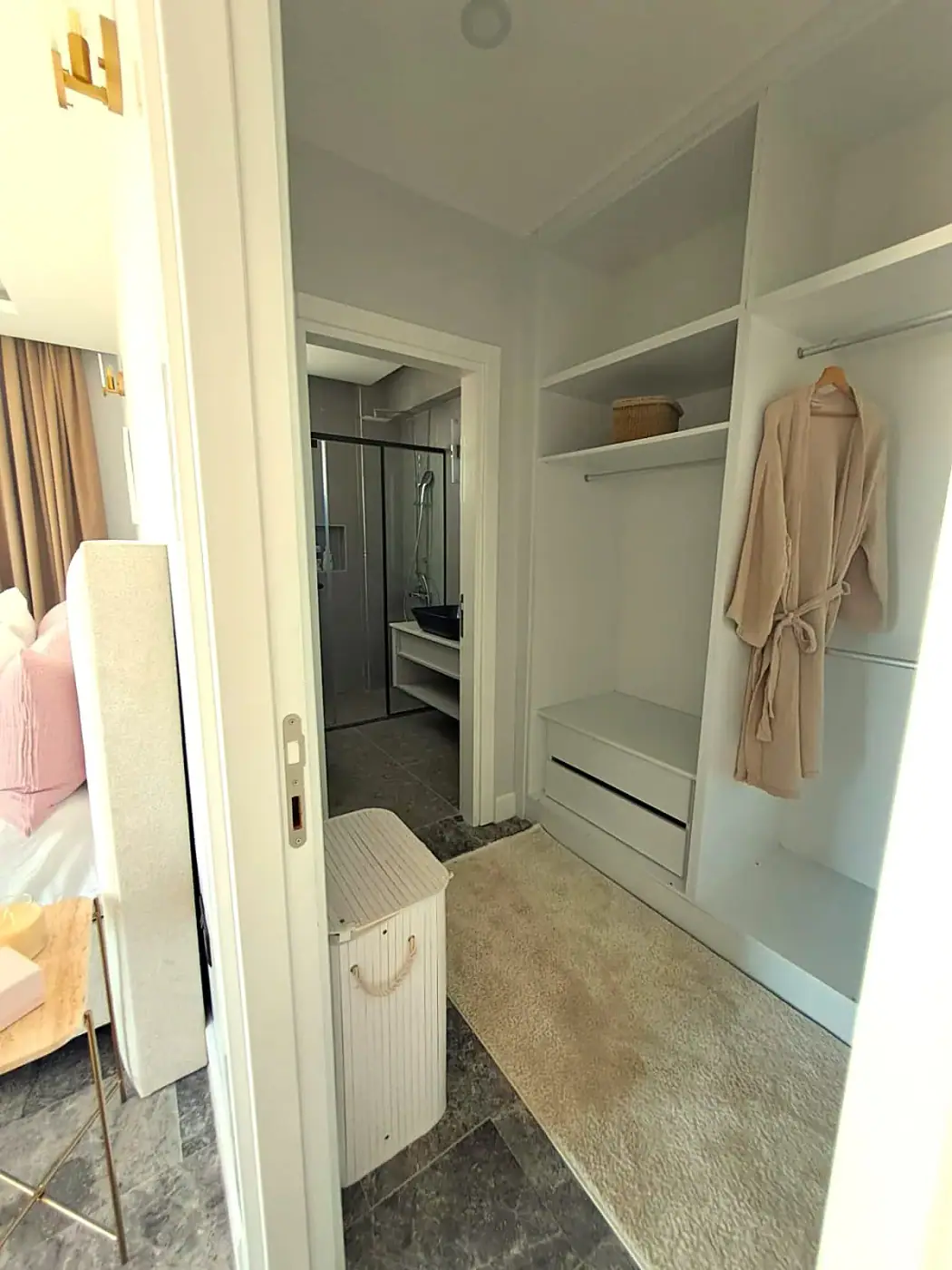 Home 1 · photo